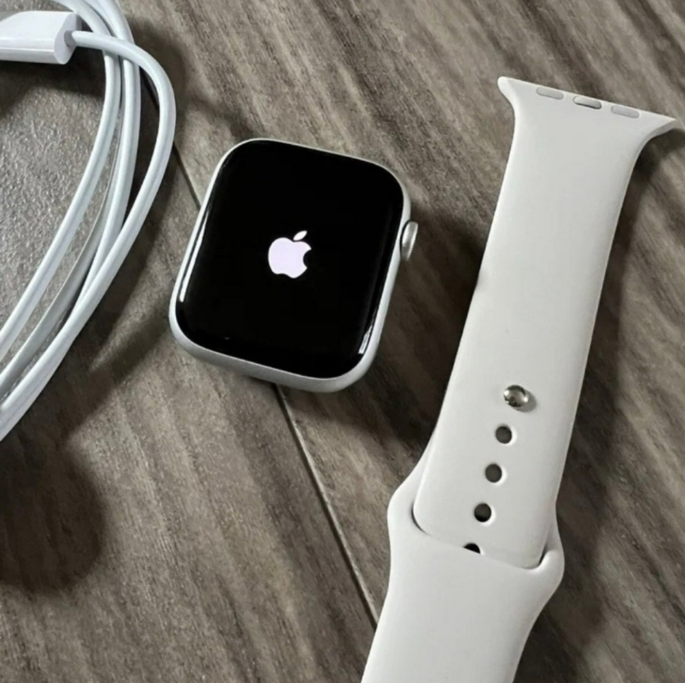 Apple Watch Series 8 45mm GPS.